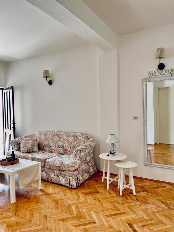 Apartments Jabuka ตรีบูนย์ ภายนอก รูปภาพ