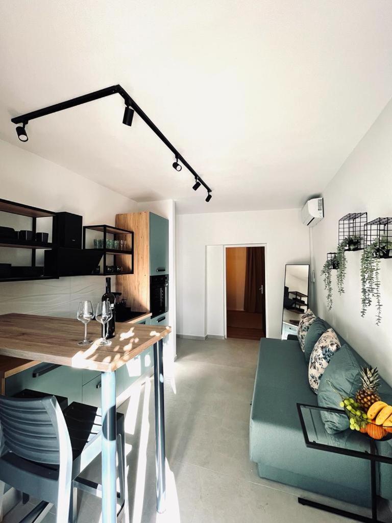Apartments Jabuka ตรีบูนย์ ภายนอก รูปภาพ