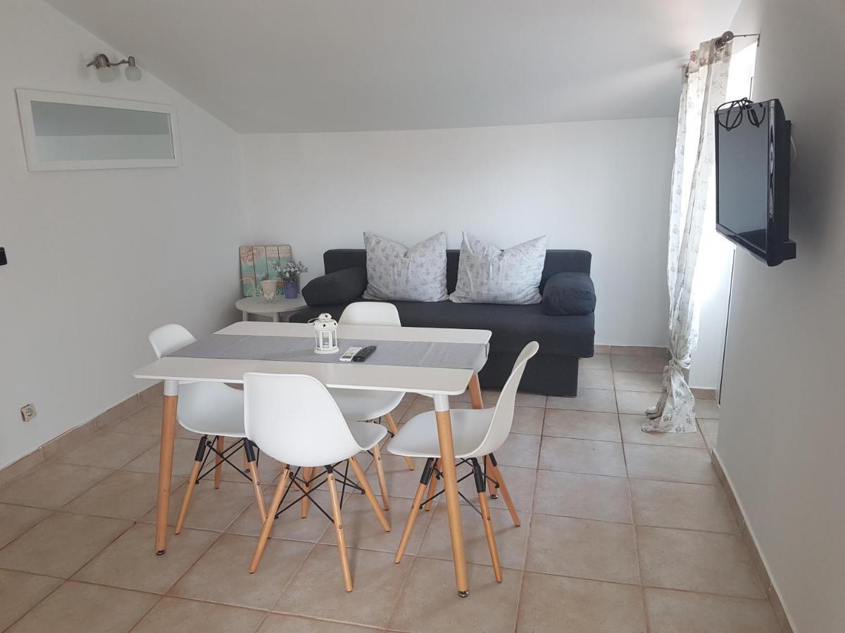 Apartments Jabuka ตรีบูนย์ ภายนอก รูปภาพ