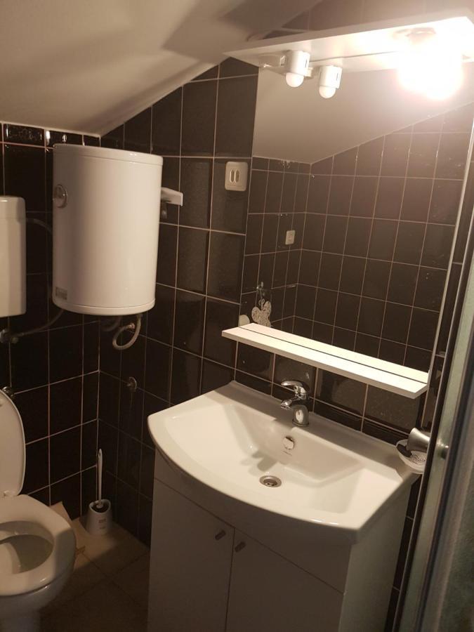 Apartments Jabuka ตรีบูนย์ ภายนอก รูปภาพ